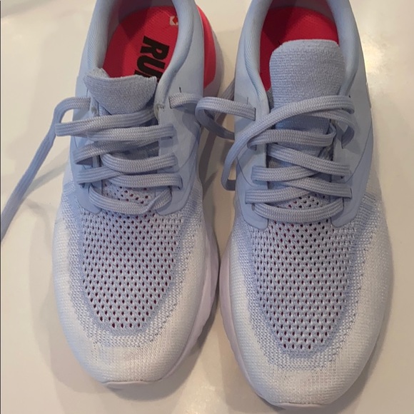 Brand new Nike Flyknit Running Shoes - Picture 5 of 7